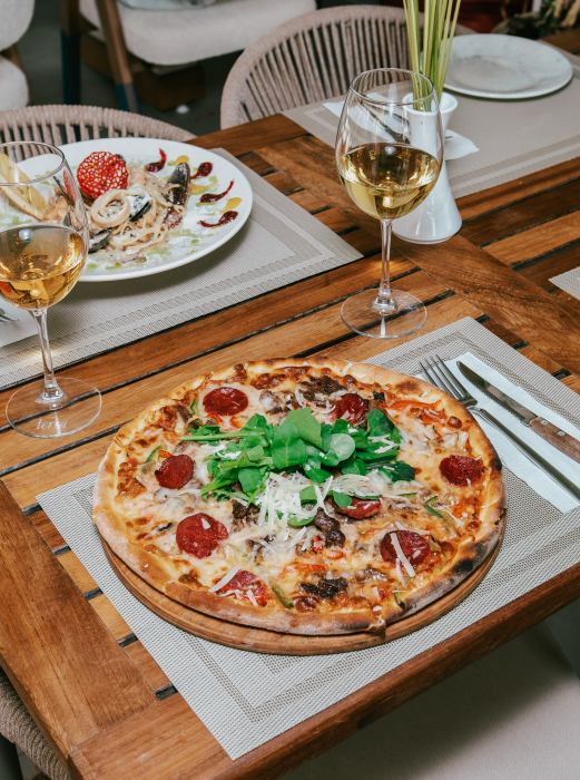 Pizza ve şarap